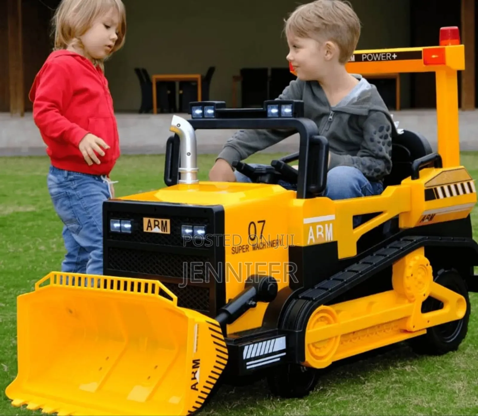 Childrens 12v Battery Powered Sit-on Bulldozer With Scoop