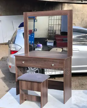 Dressing Mirror/Dressing Table Elegant Modern Makeup Stand