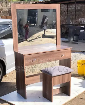 Dressing Mirror/Dressing Table Elegant Modern Makeup Stand
