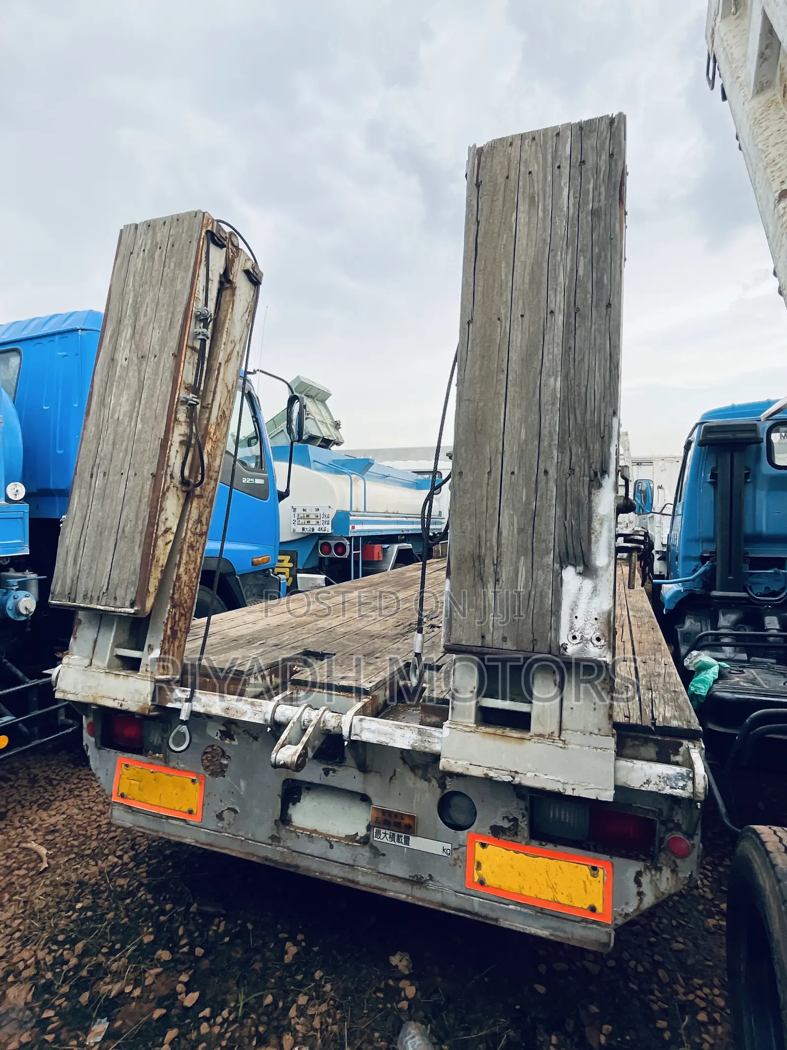 Hino Car Carrier