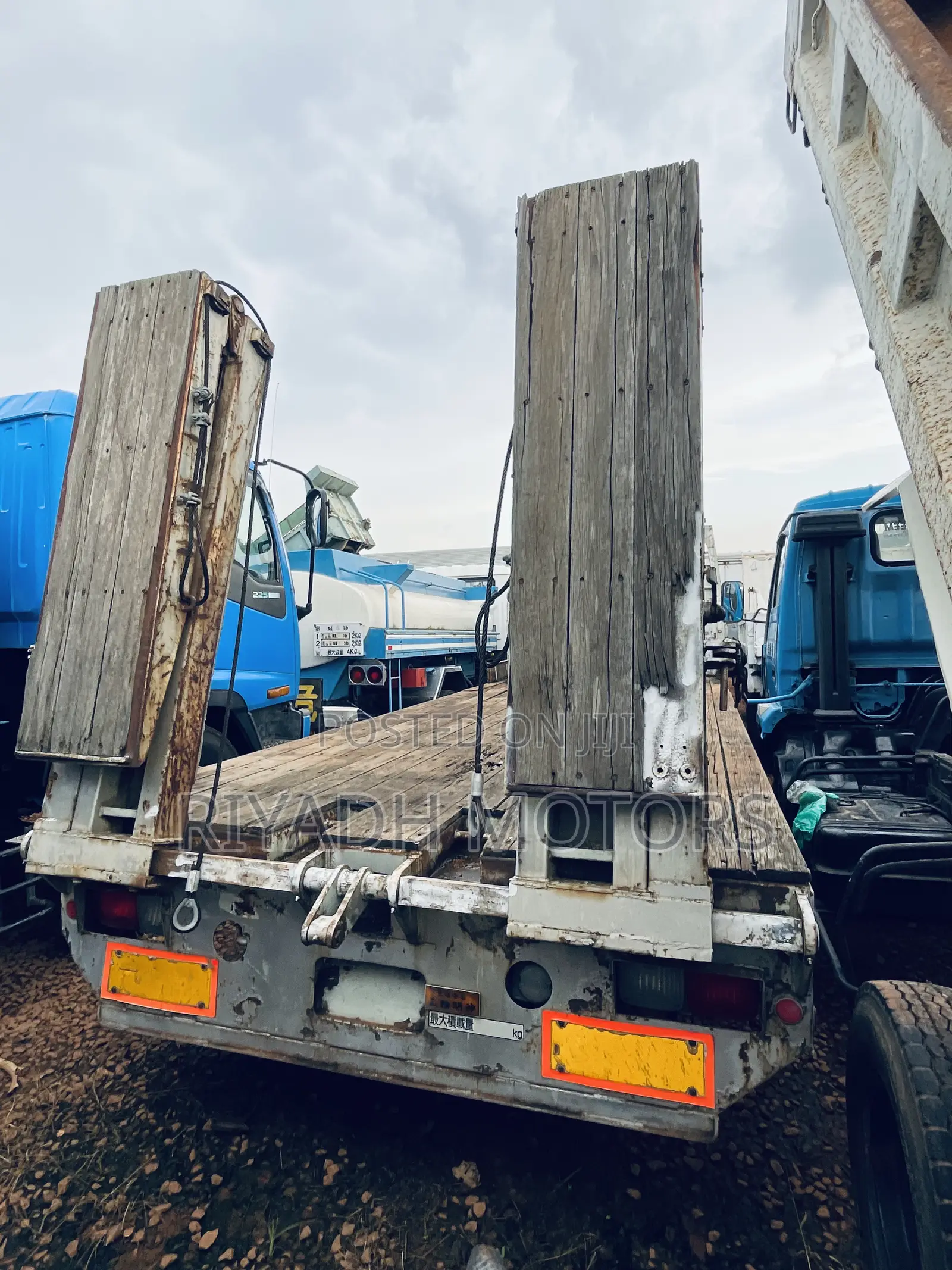 Hino Car Carrier