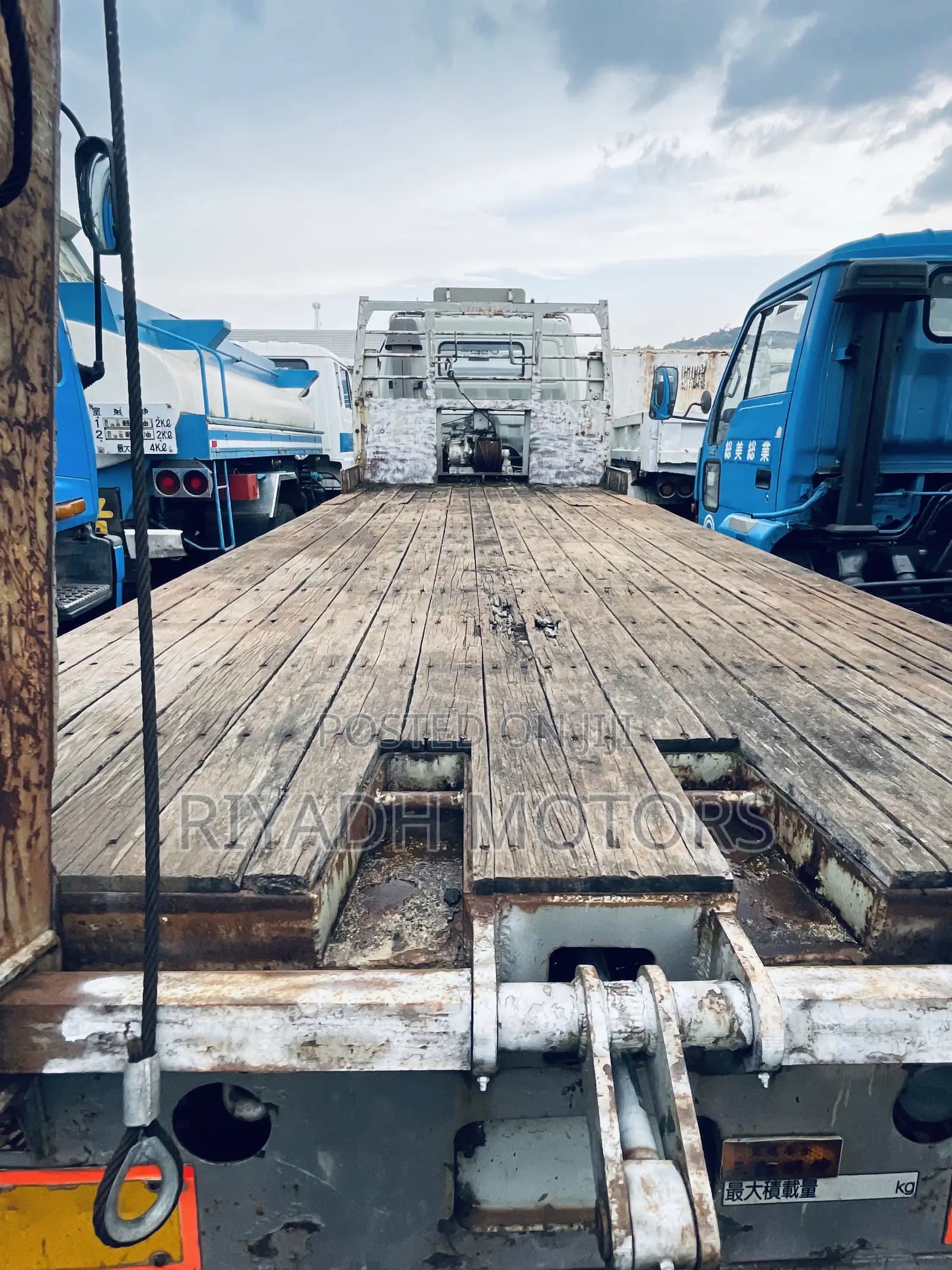 Hino Car Carrier