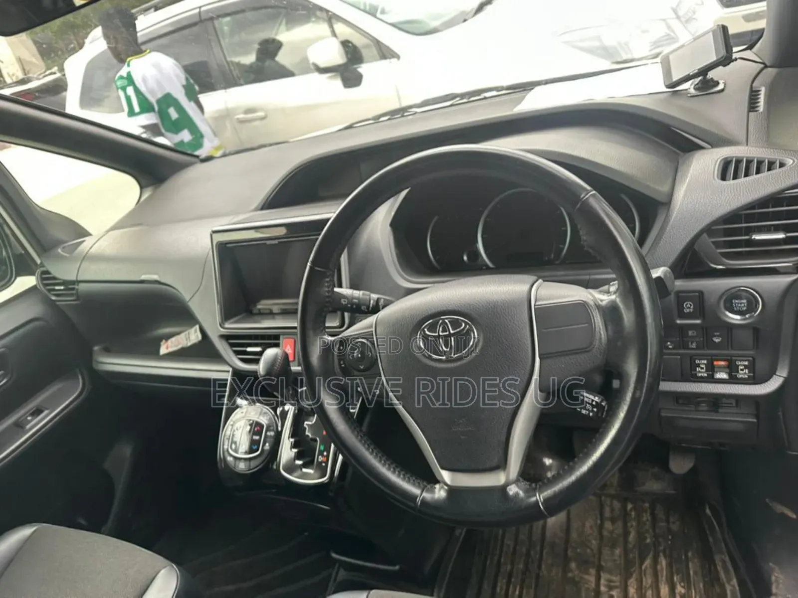 Toyota Noah 2.0 FWD (7 Seater) 2017 White