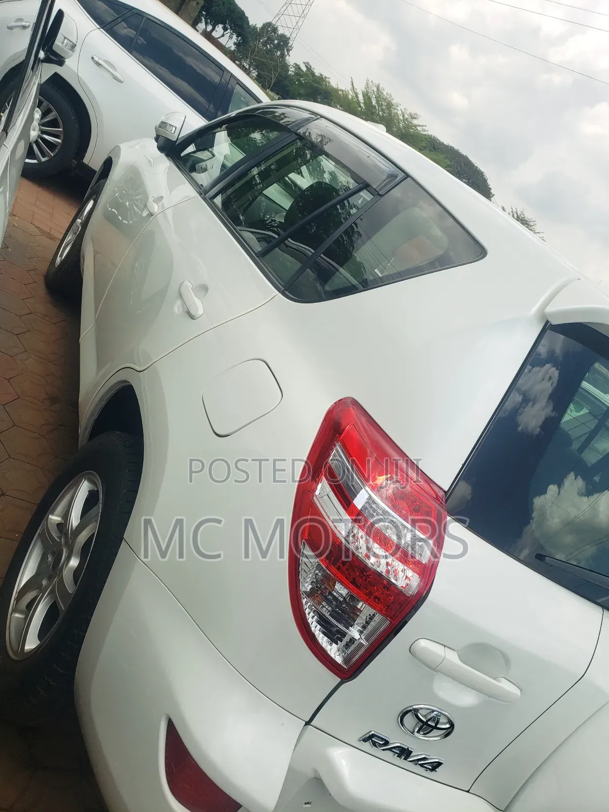 Toyota RAV4 2.5 Limited 2010 White