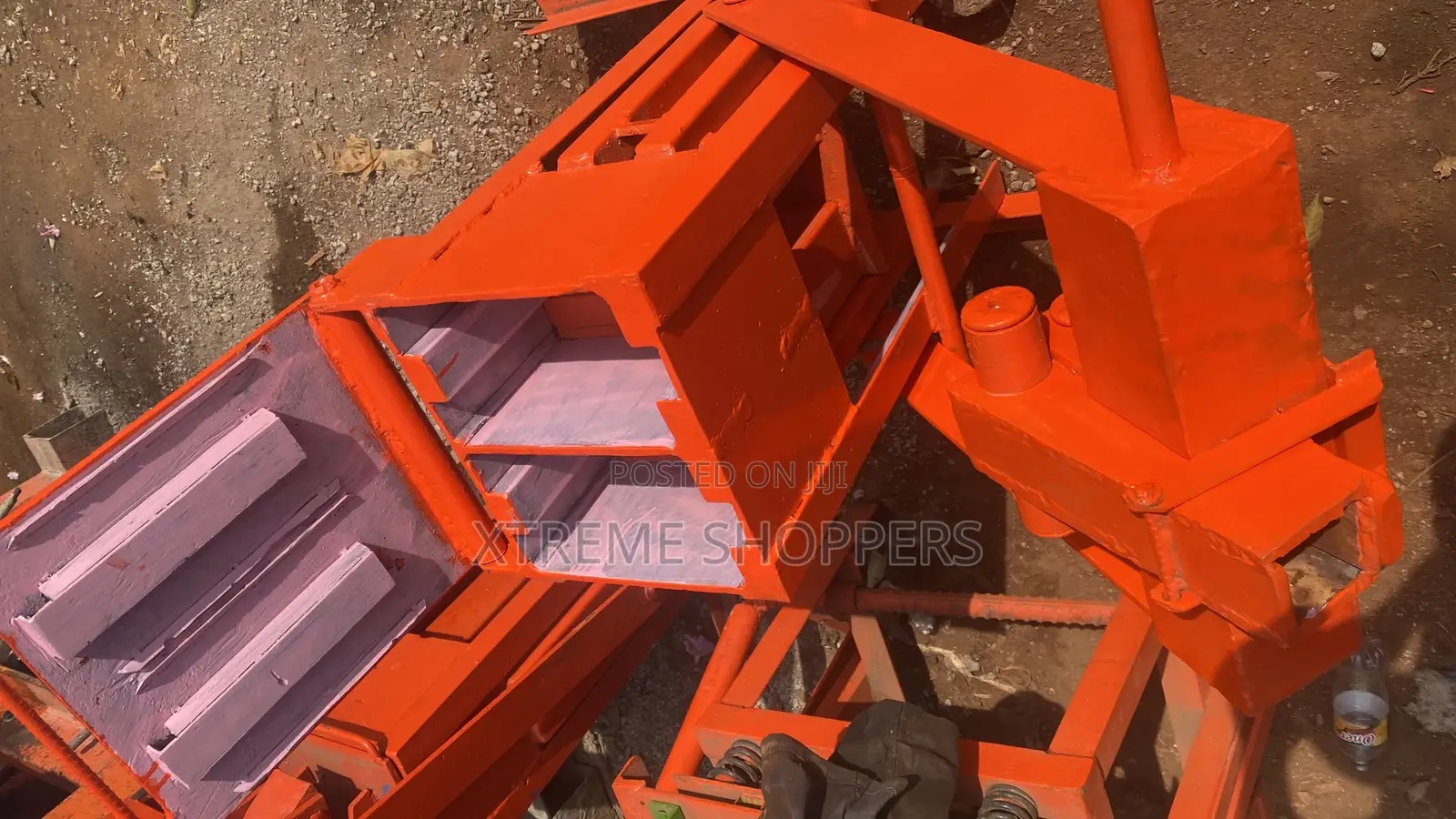 International Machine / Interlocking Block Machine