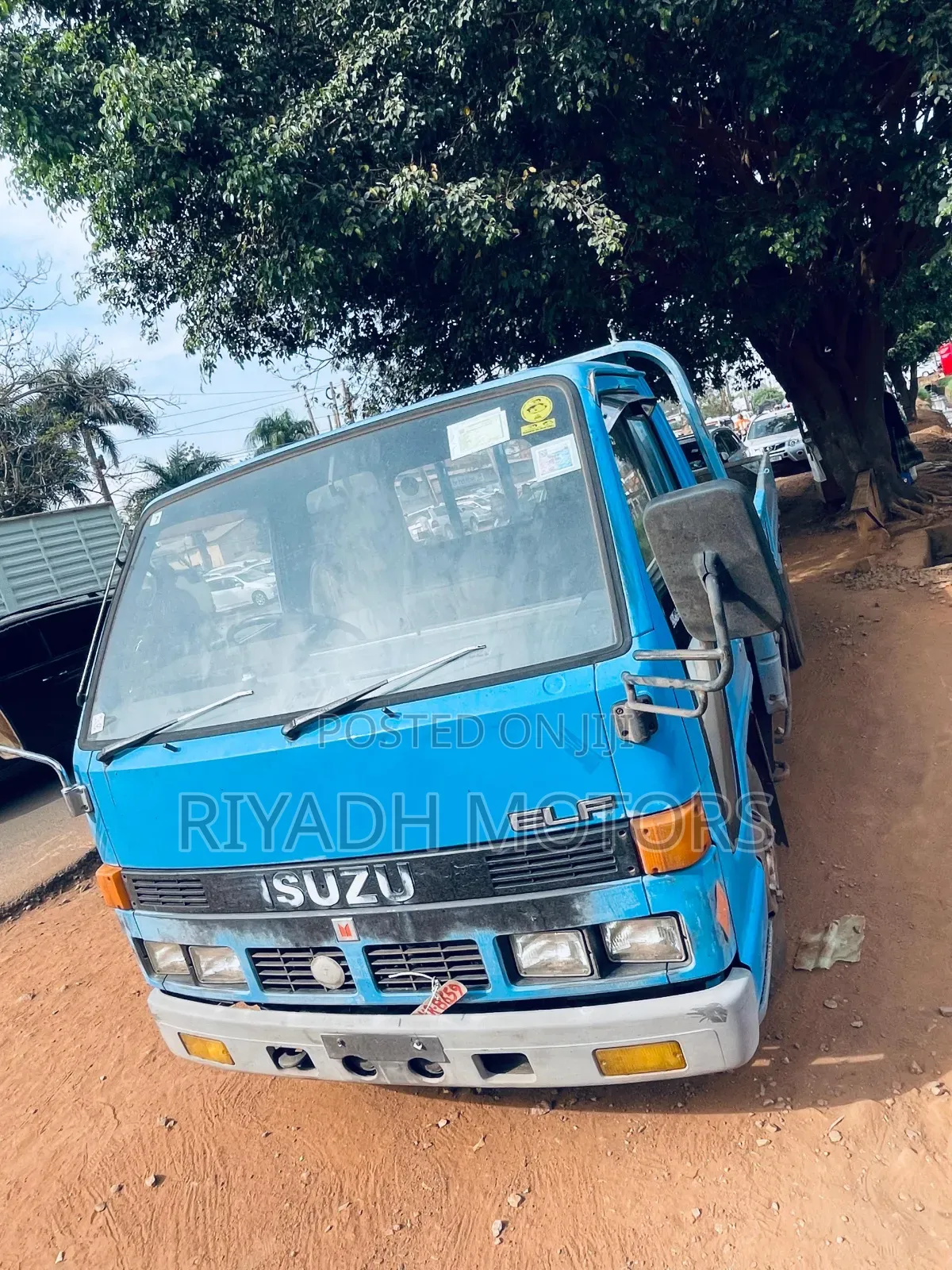 Isuzu Truck Small Head 1988 Blue