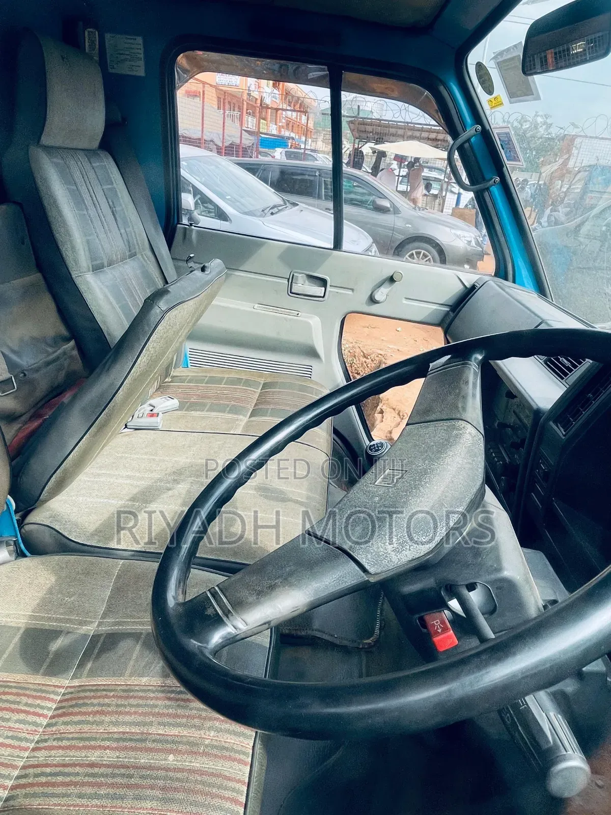 Isuzu Truck Small Head 1988 Blue