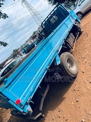 Isuzu Truck Small Head 1988 Blue