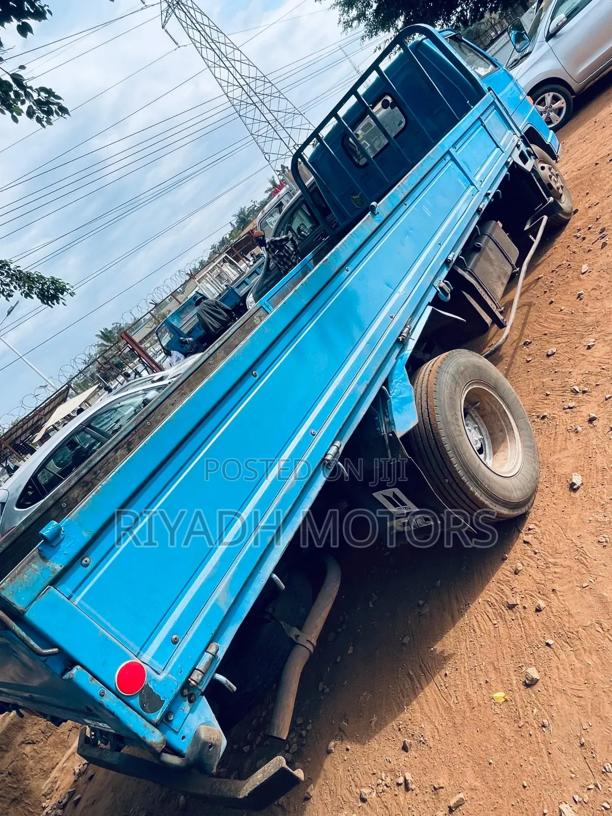Isuzu Truck Small Head 1988 Blue
