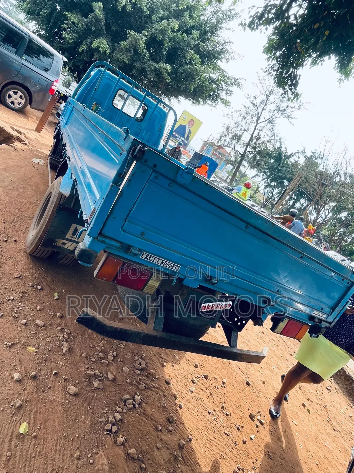 Isuzu Truck Small Head 1988 Blue