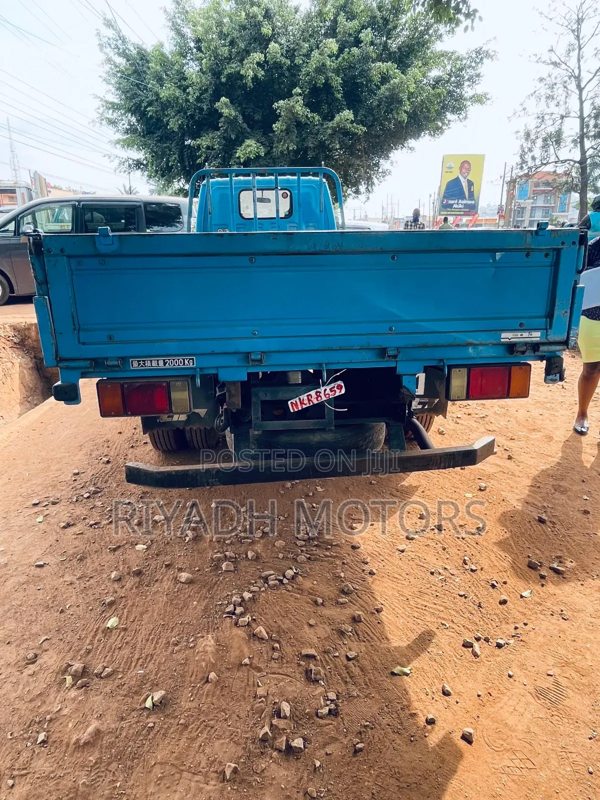 Isuzu Truck Small Head 1988 Blue