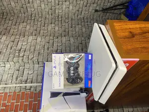 Playstation 4 Slim
