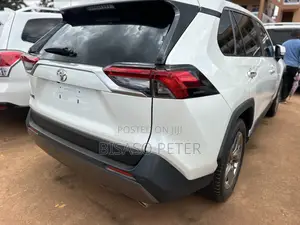 Toyota RAV4 2019 White