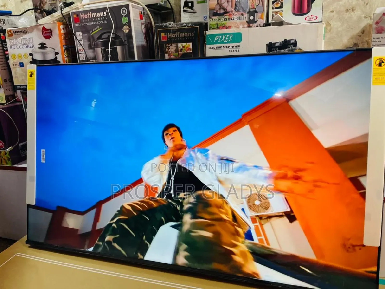 65 Hisense Smart Uhd Digital Flat Screen Flameless
