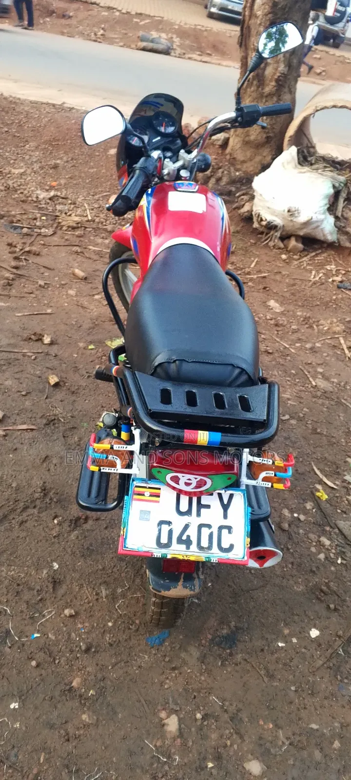 Bajaj Boxer 125 2023 Red