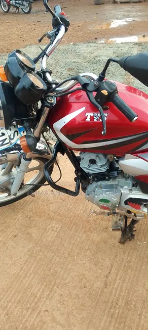 TVS HLX 125 2022 Red