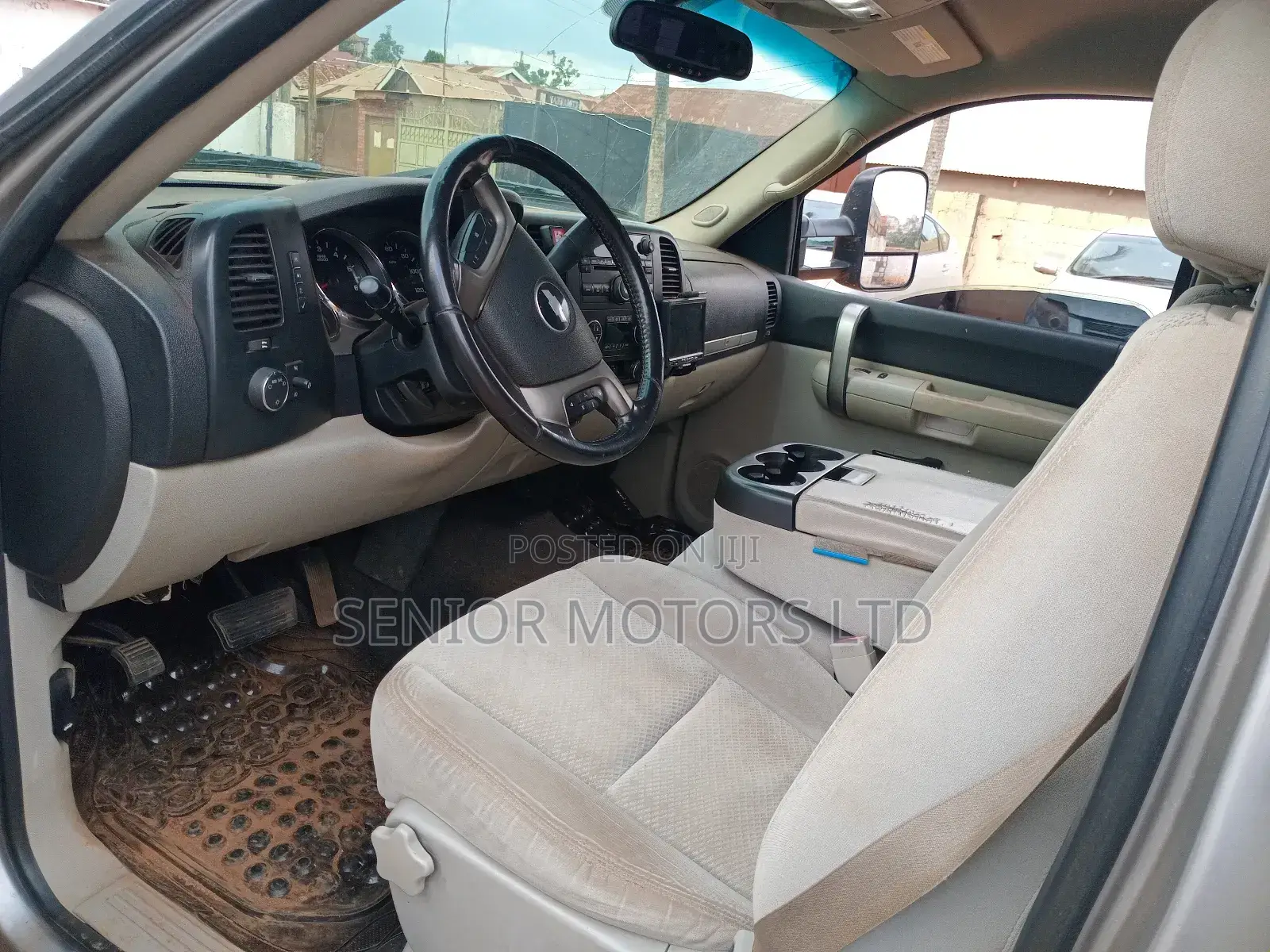 Chevrolet Silverado 2010 Silver