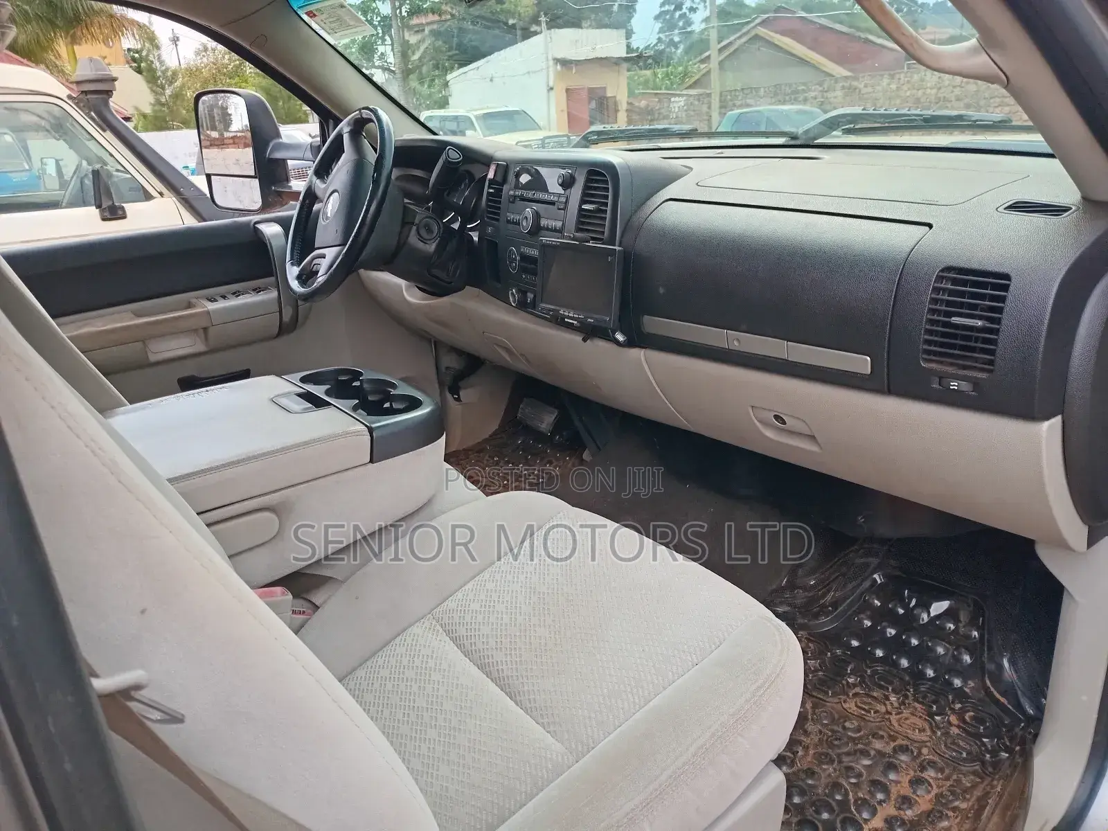 Chevrolet Silverado 2010 Silver