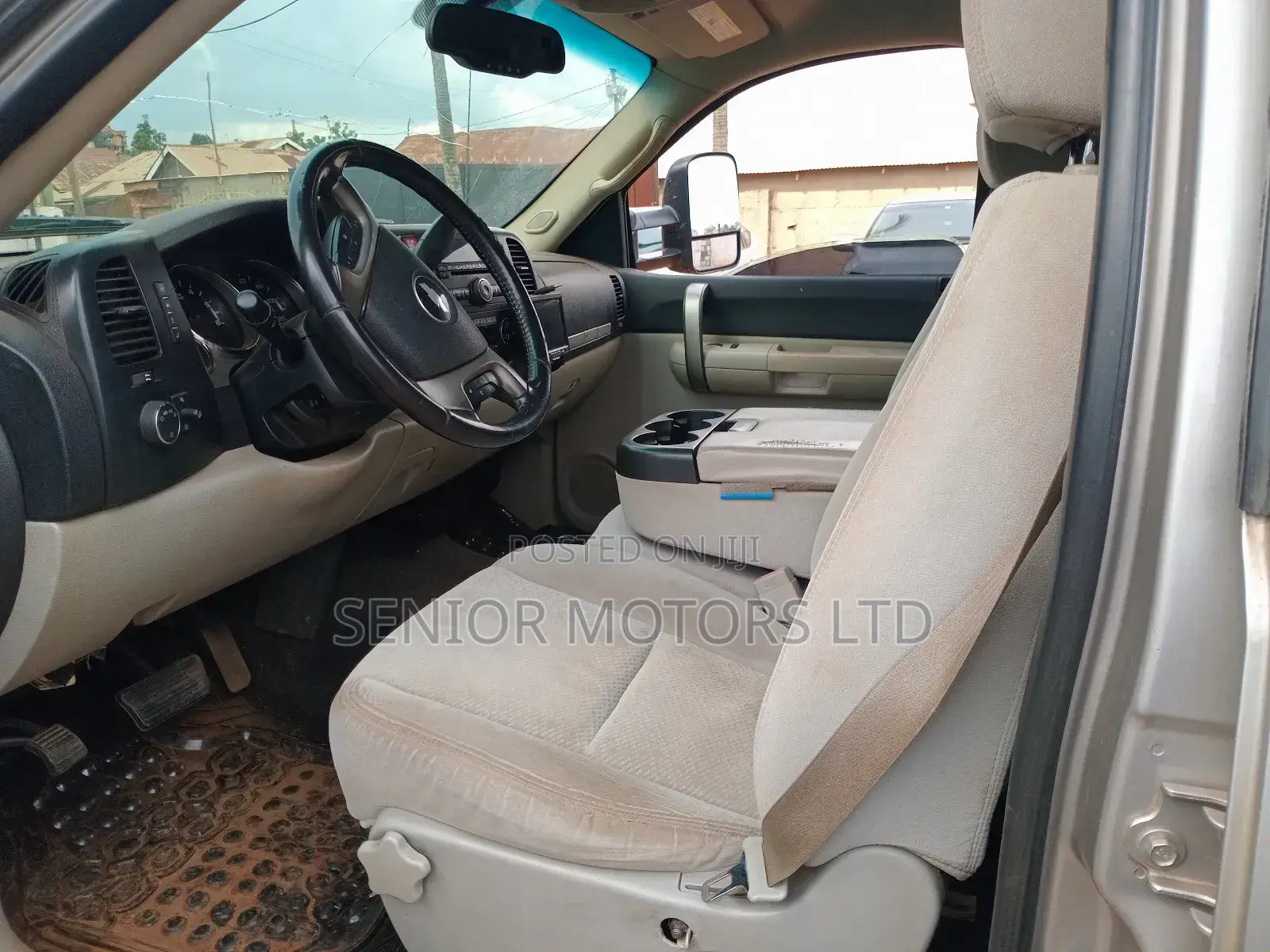 Chevrolet Silverado 2010 Silver