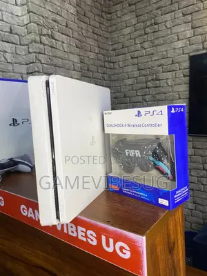 Playstation 4 Slim