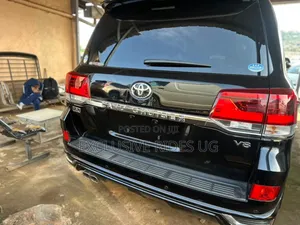 Toyota Land Cruiser Prado 2017 Black