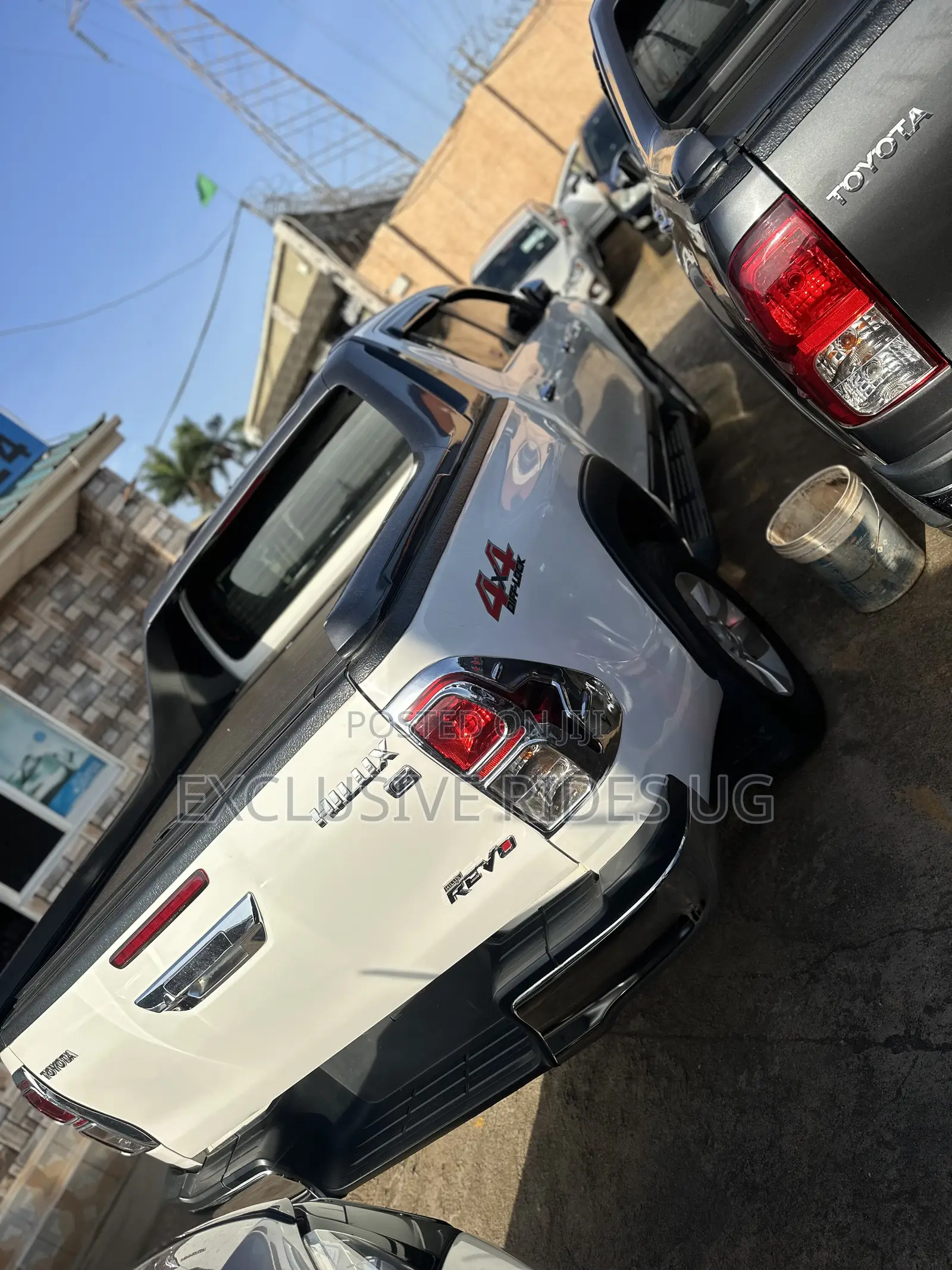 Toyota Hilux Revo Double Cab Deisel 2.4 AWD 2017 White