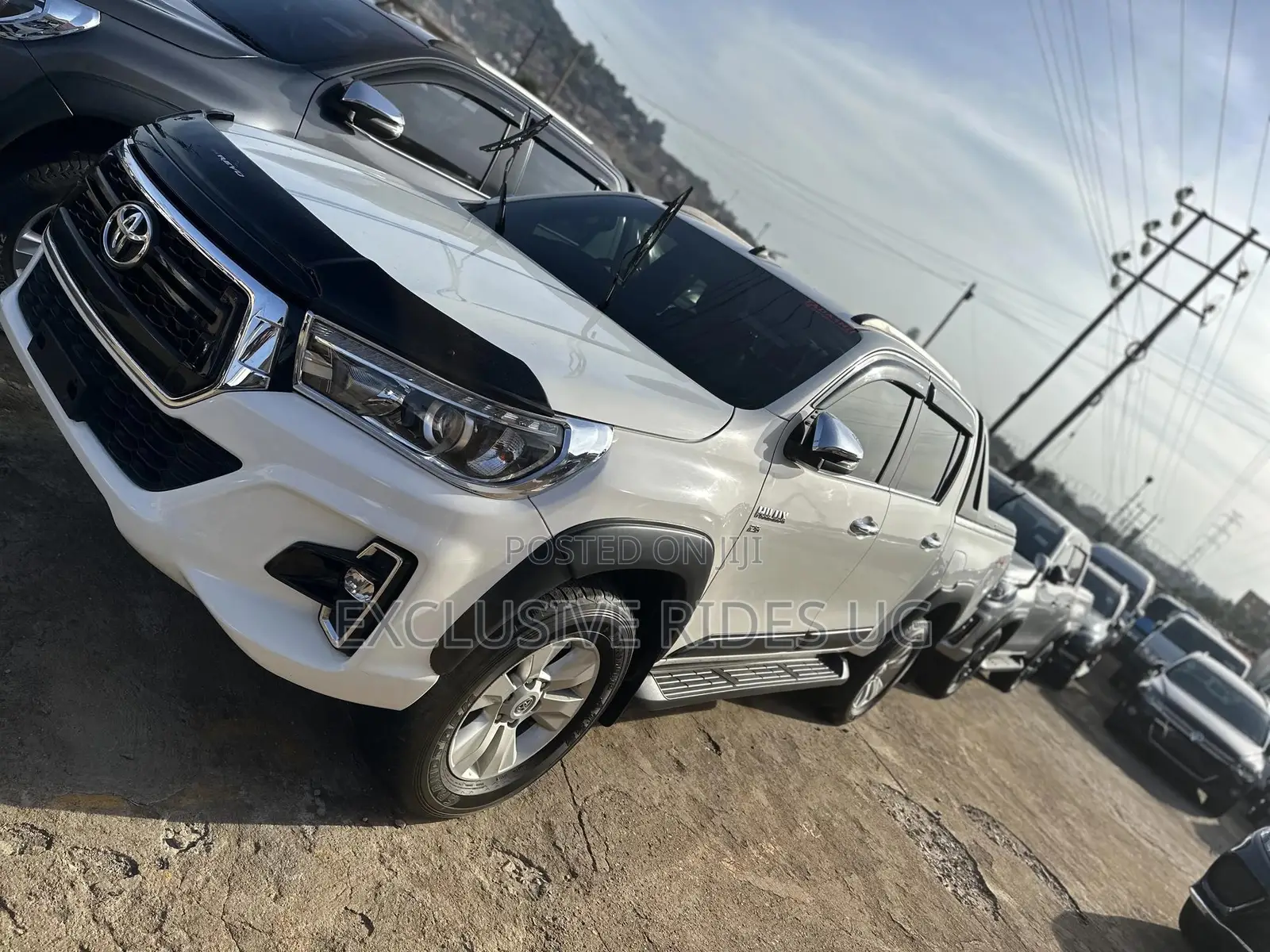 Toyota Hilux Revo Double Cab Deisel 2.4 AWD 2017 White