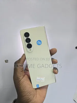 Samsung Galaxy Z Fold4 256 GB Gold