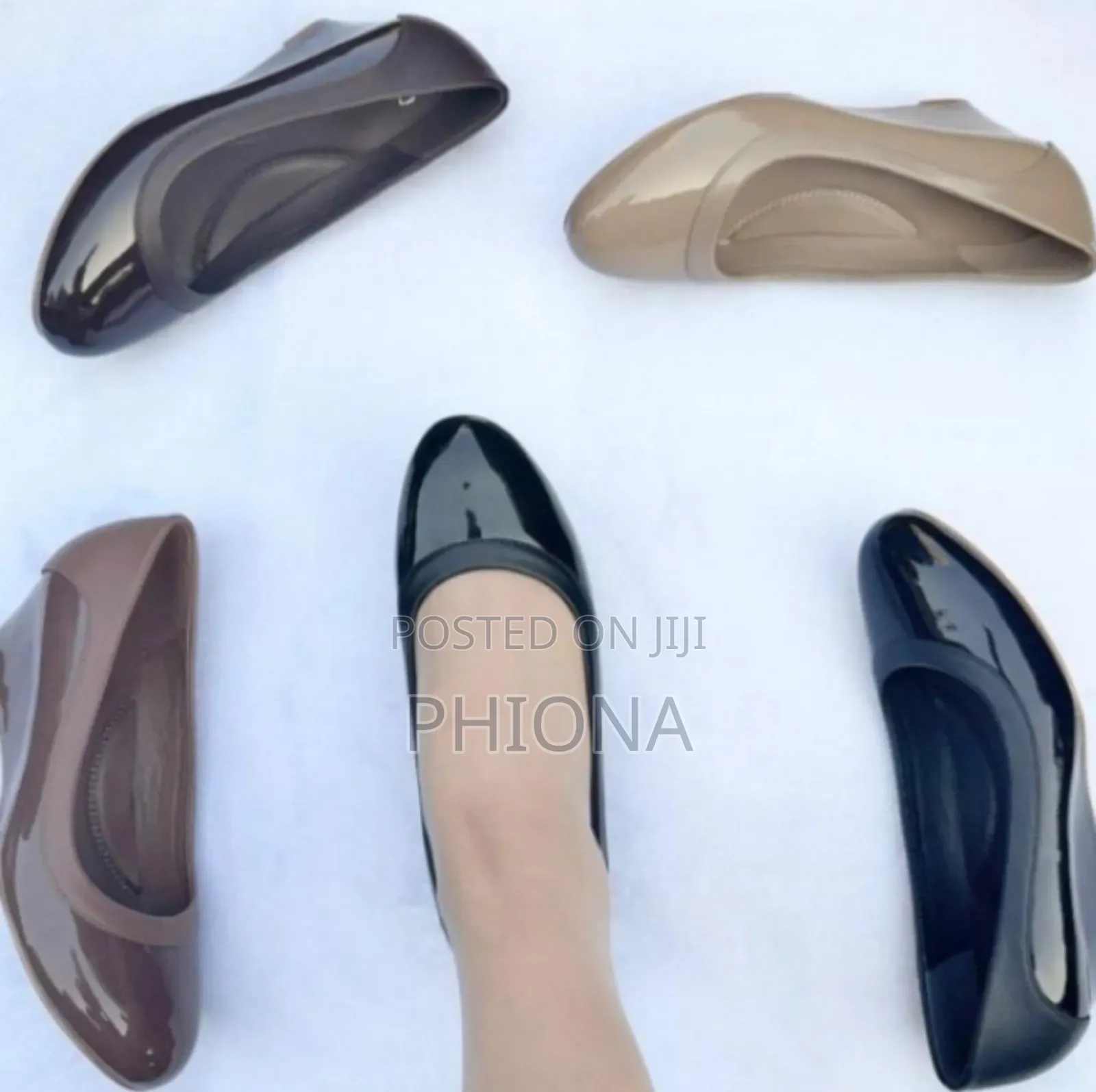 Closed Shoes With Low Wadge