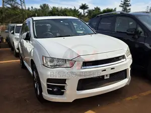Mitsubishi Outlander 2012 White