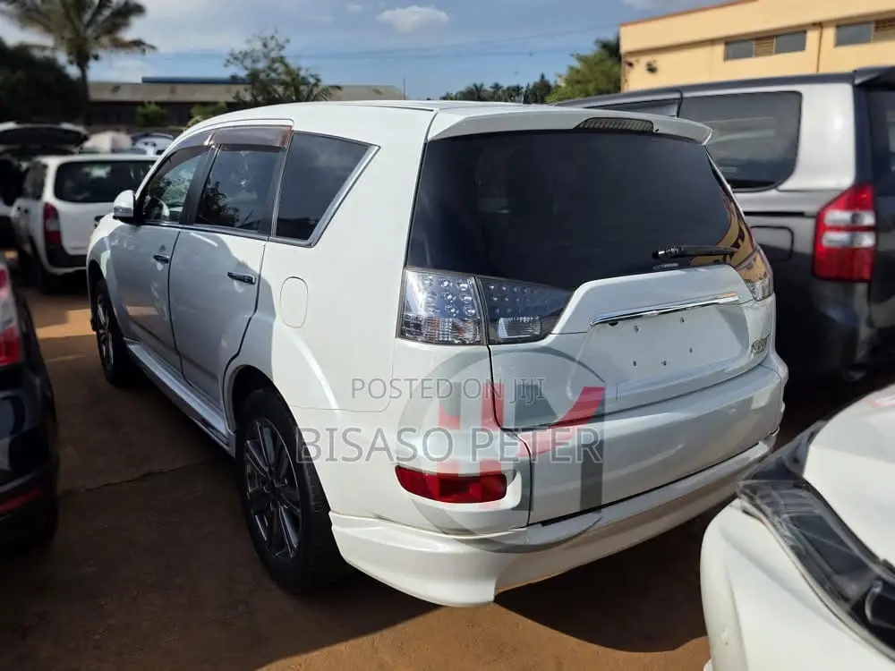 Mitsubishi Outlander 2012 White