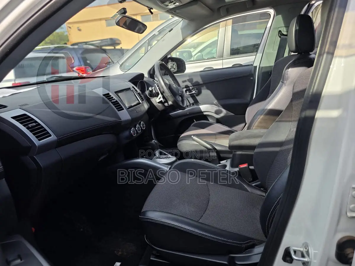 Mitsubishi Outlander 2012 White