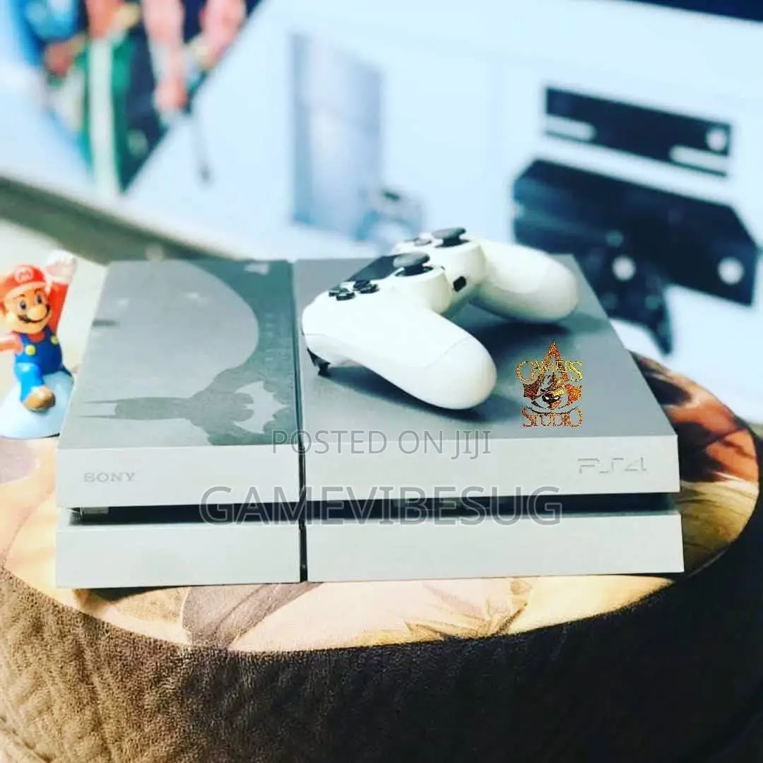 Playstation 4 Standard (White) With 2pads
