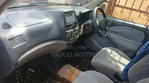 Toyota Raum 2001 Silver