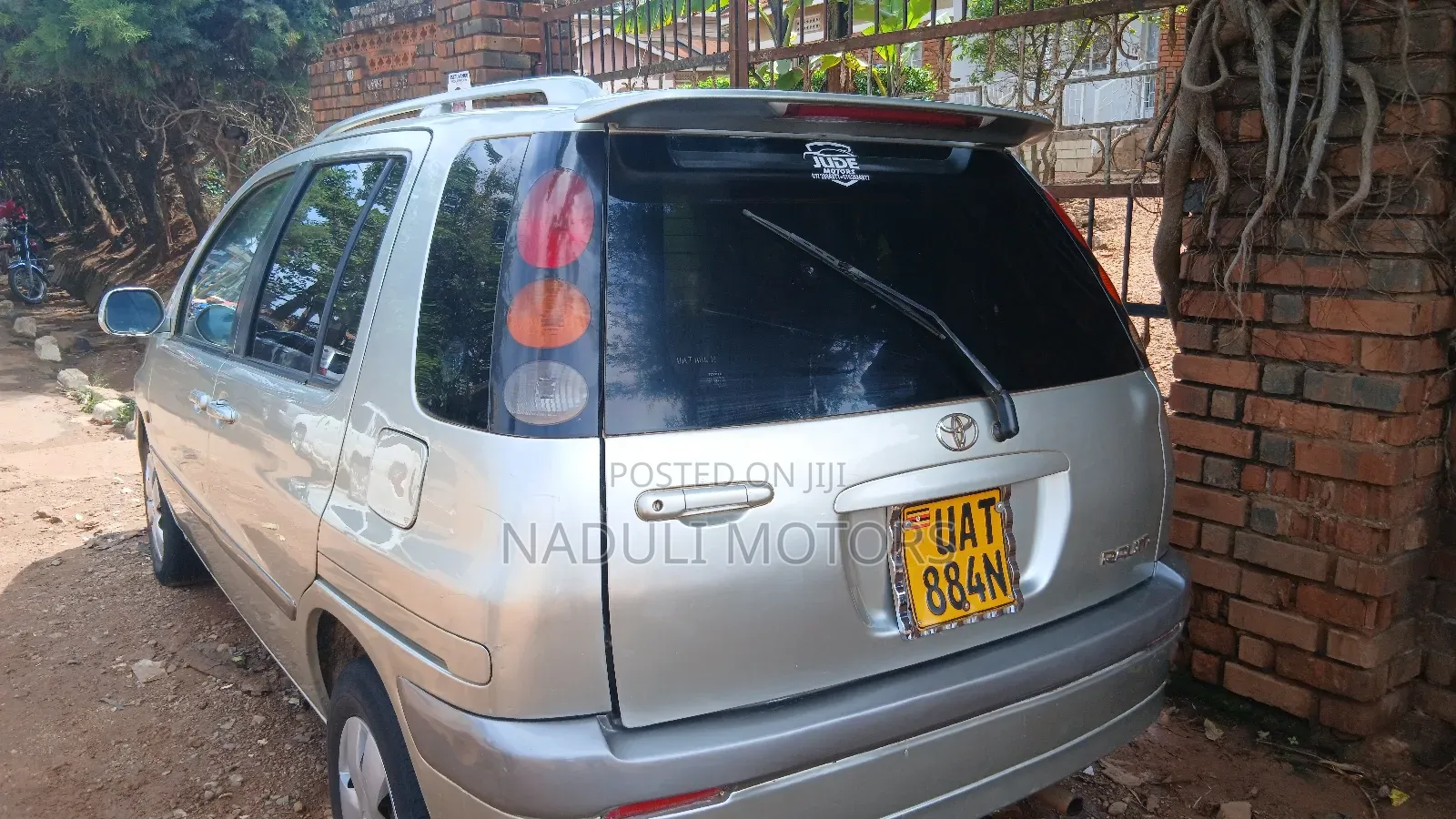 Toyota Raum 2001 Silver