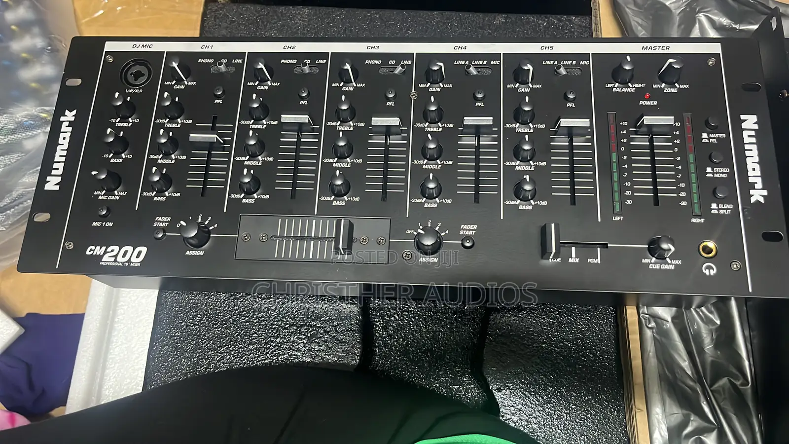 Numark Mixercm200