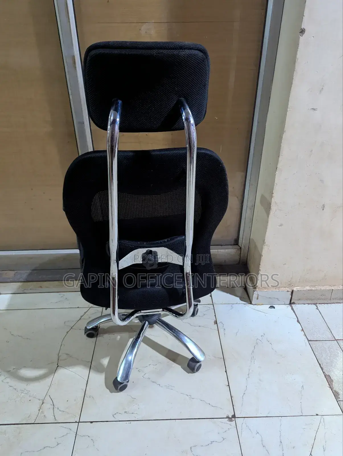 Second Hand Office Chairs With an Adjustable Back and Height