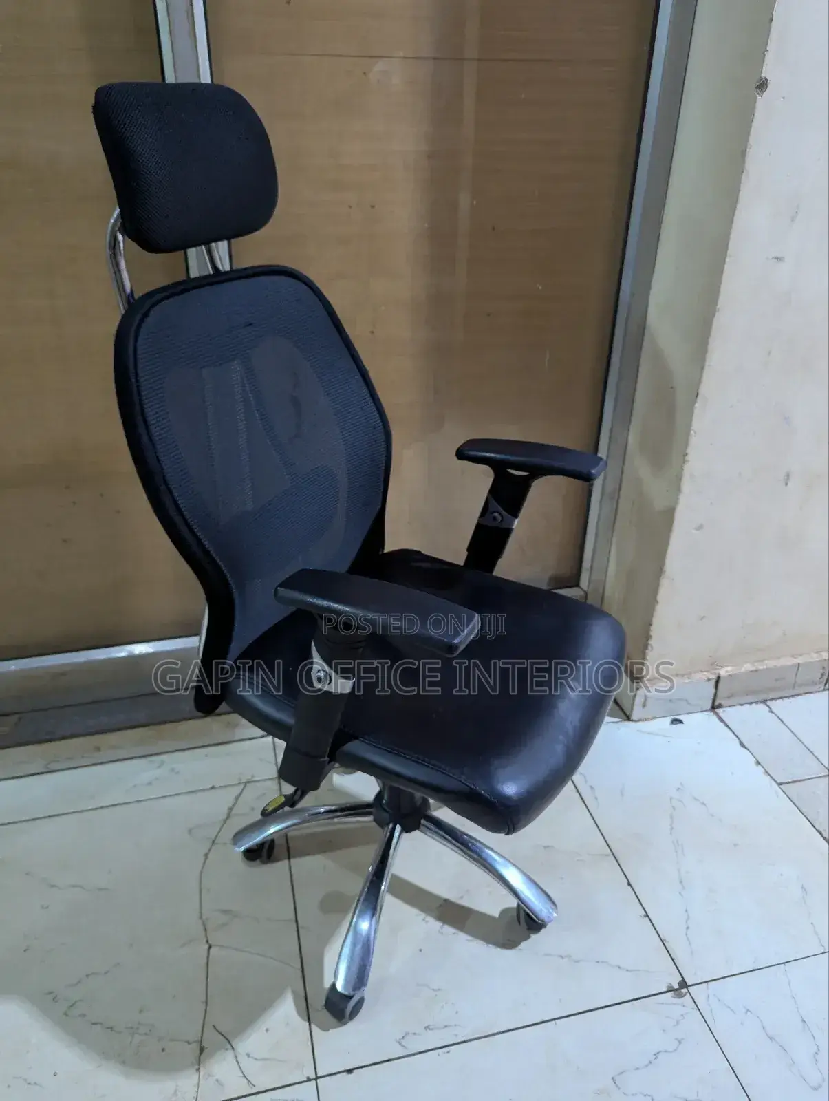Second Hand Office Chairs With an Adjustable Back and Height