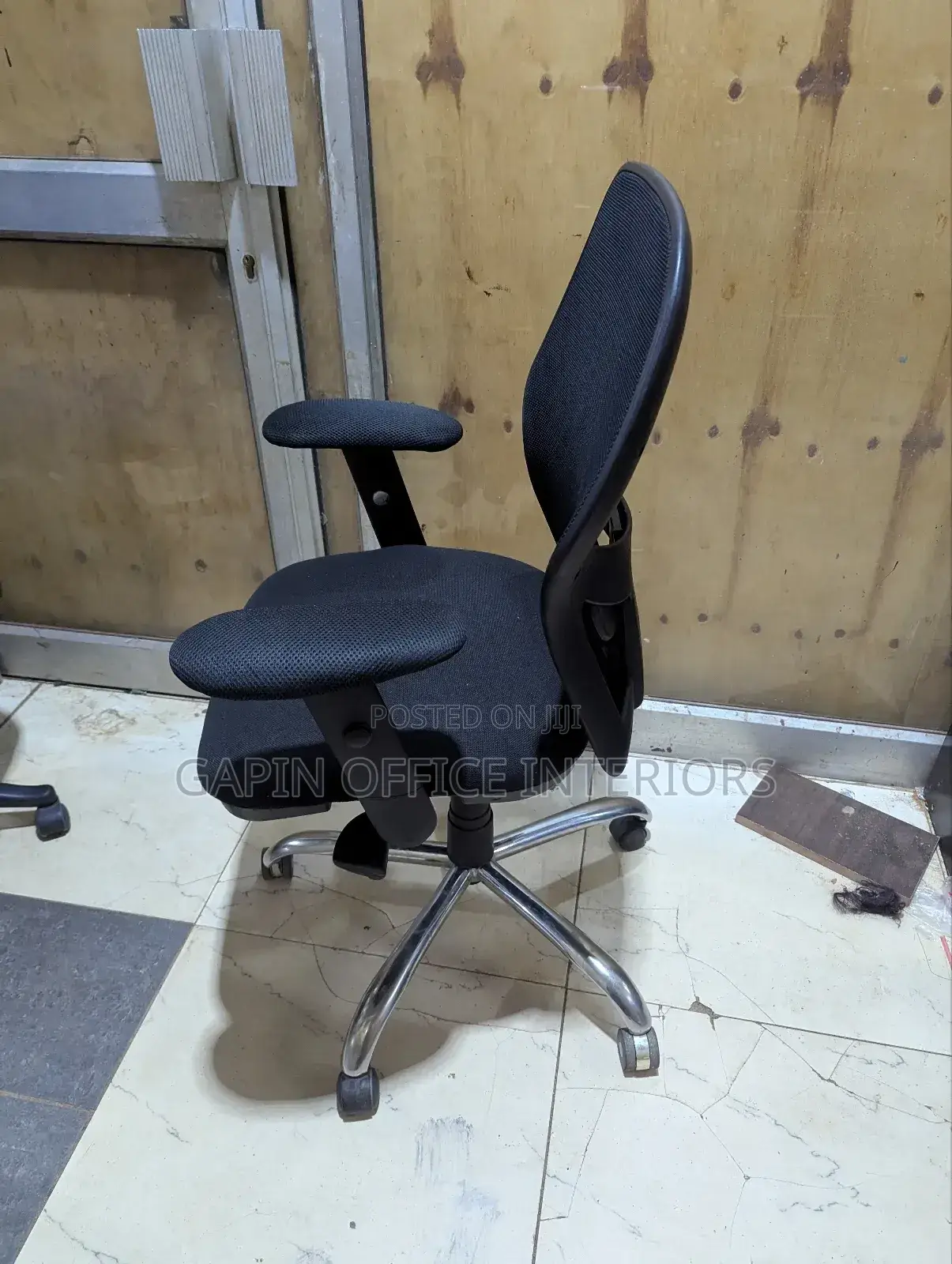 Adjustable Chair With a Soft Cushion Ready for Pick Up