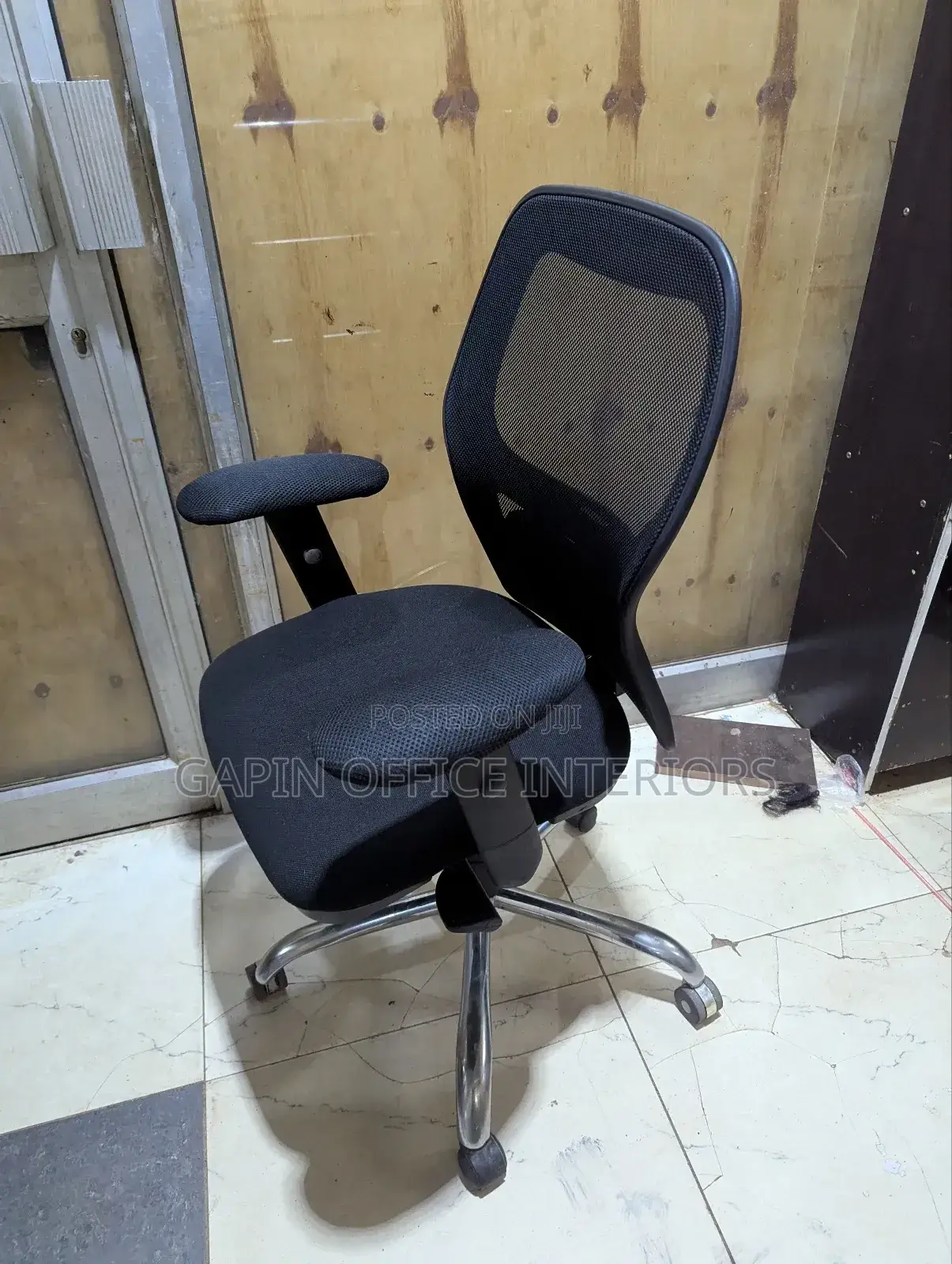 Adjustable Chair With a Soft Cushion Ready for Pick Up