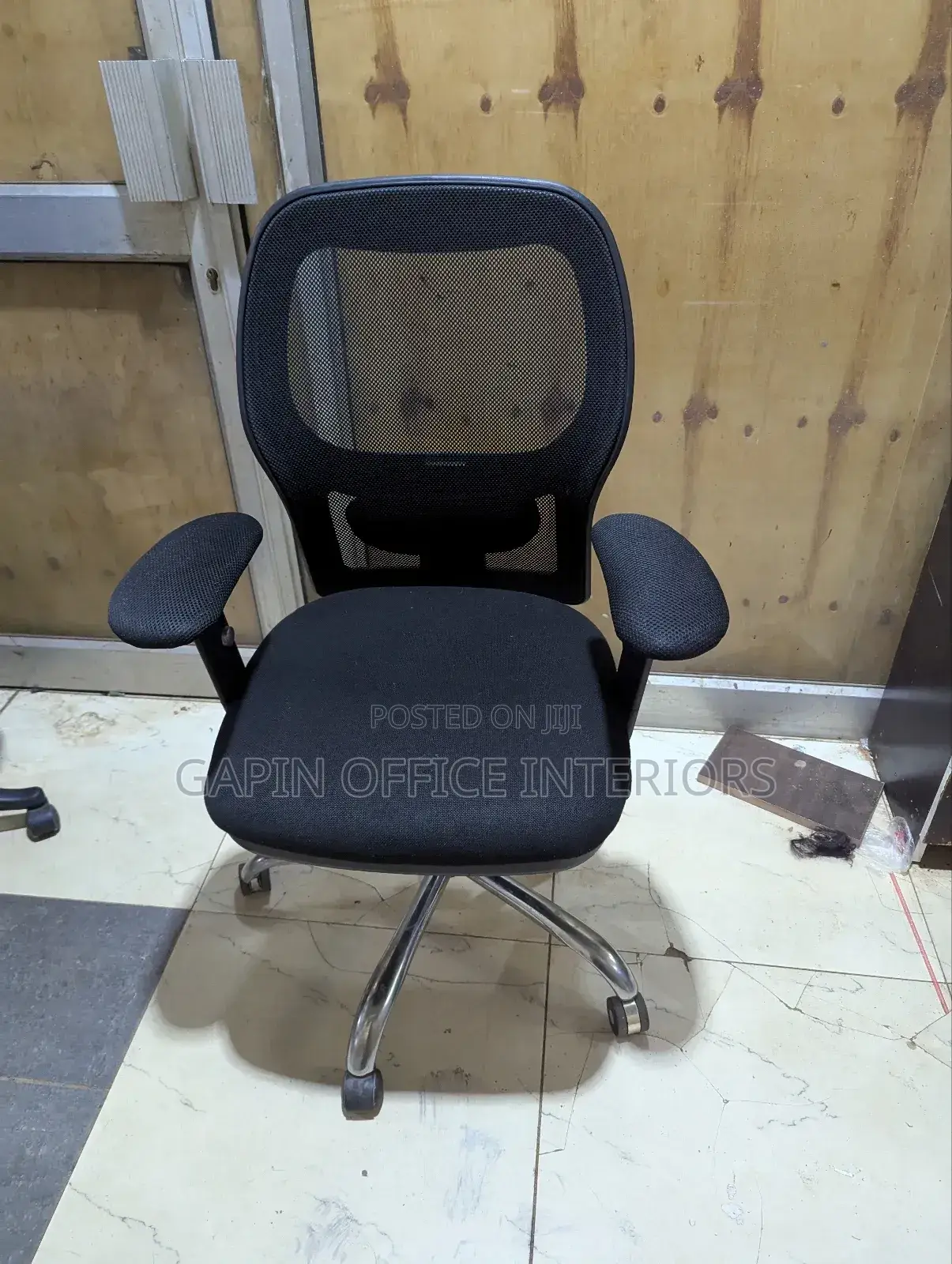 Adjustable Chair With a Soft Cushion Ready for Pick Up