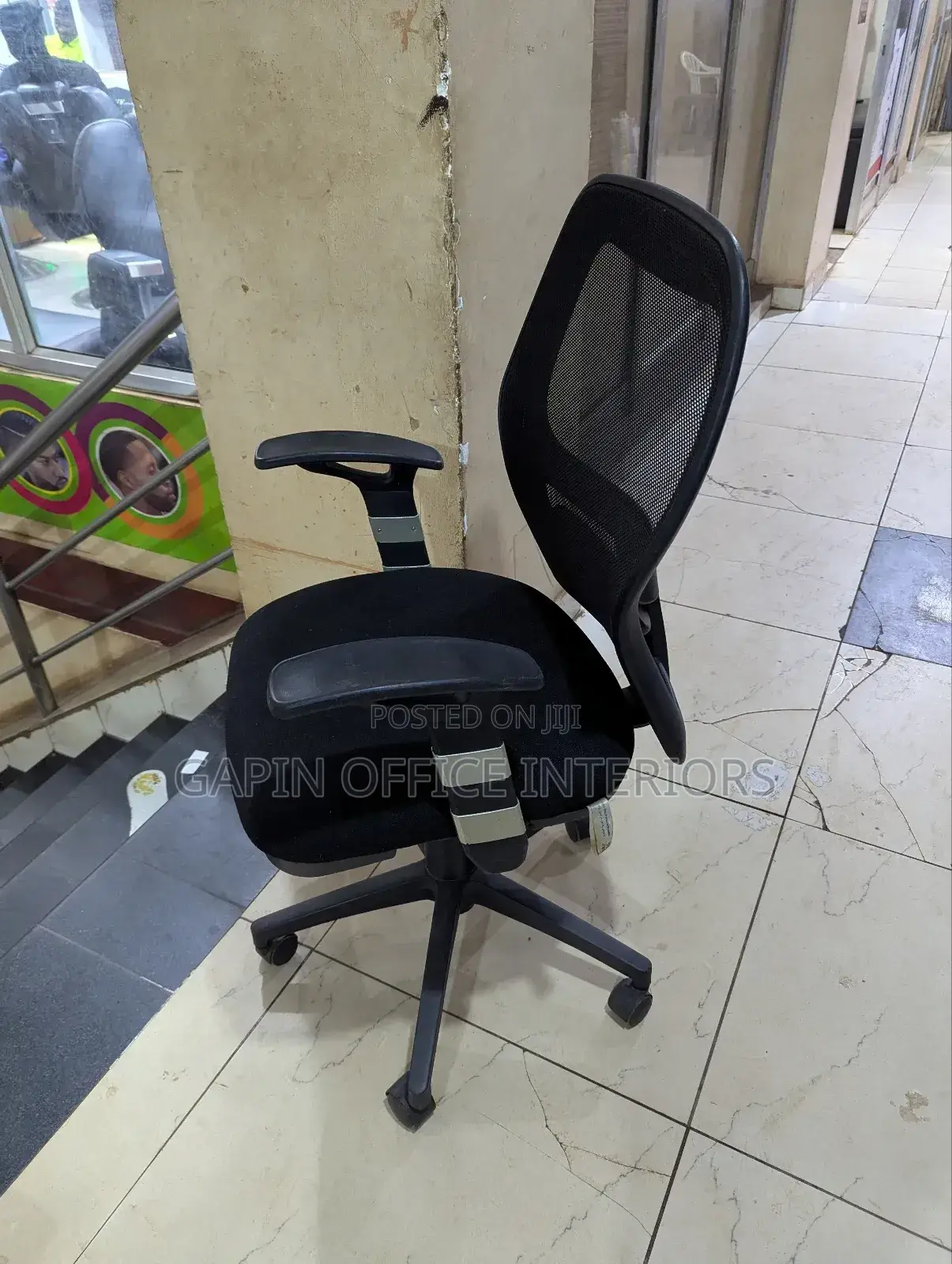 Second Hand Back Meh Chair With Adjustable Height