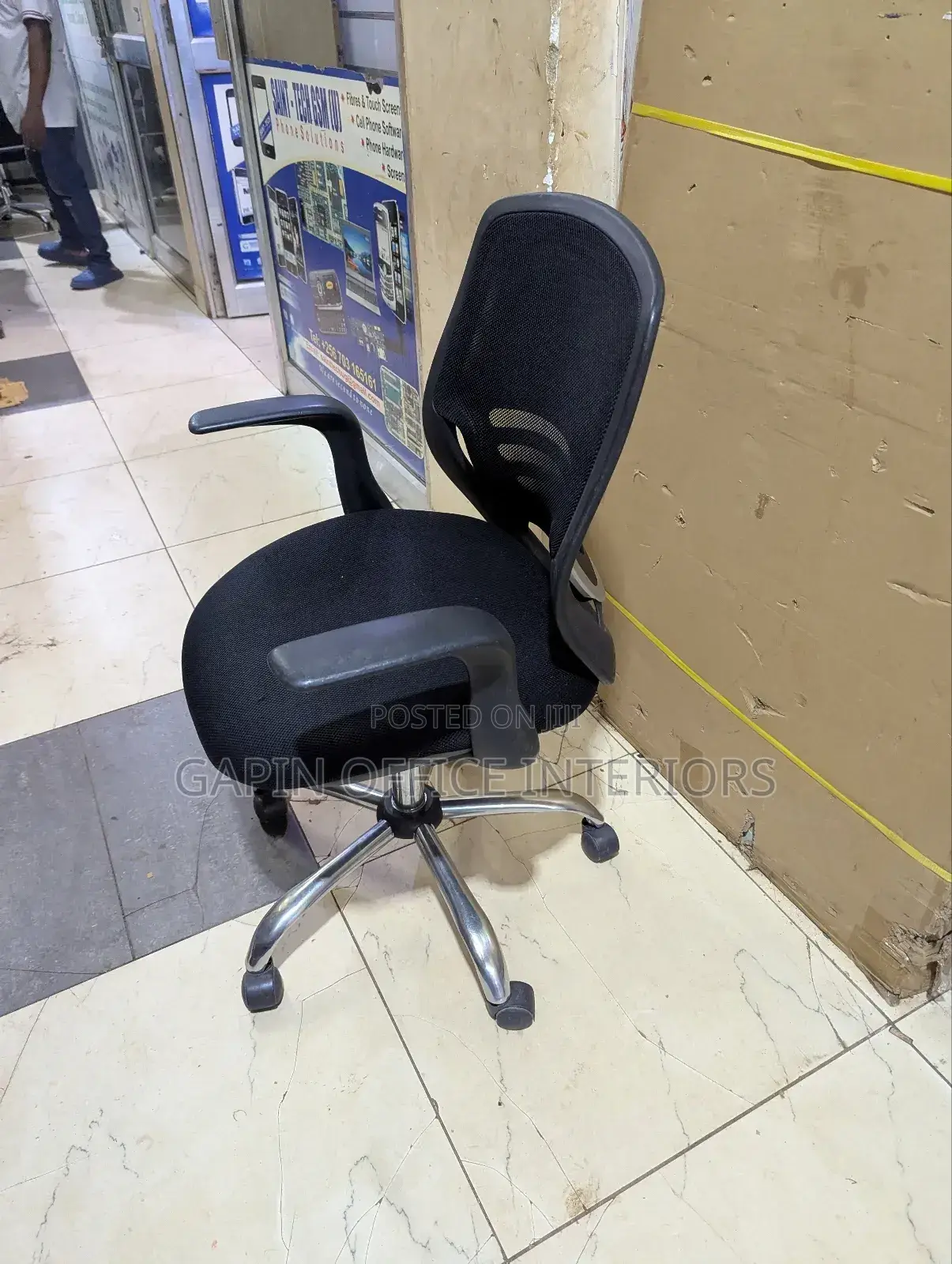 Durable and Adjustable Rotating Chair Ready for Pick Up or Derivery