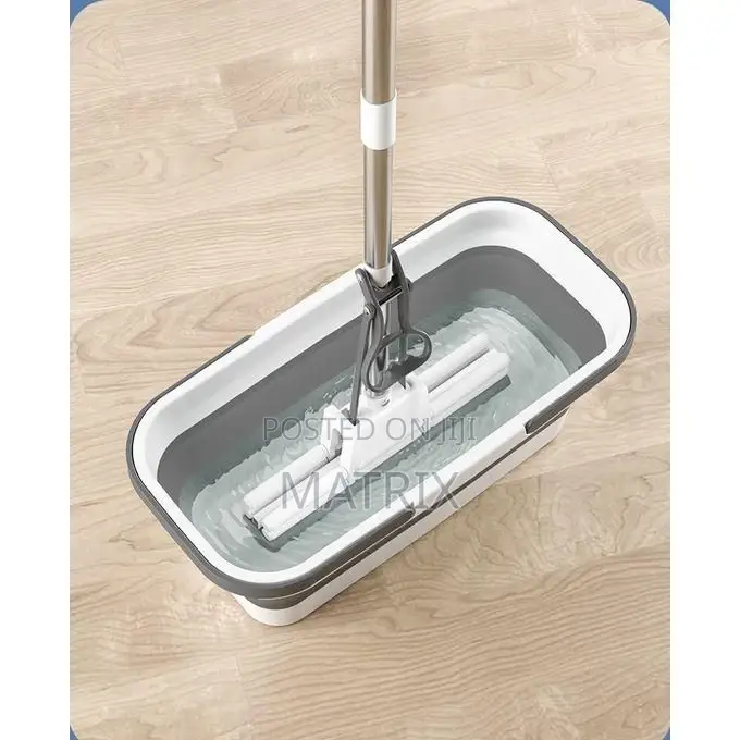 Mopper With a Silicone Backet