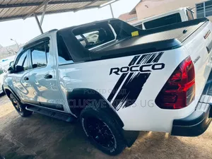 Toyota Hilux 2018 Blue
