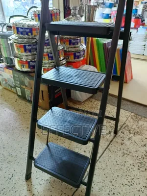 Foldable 4-Step Ladder