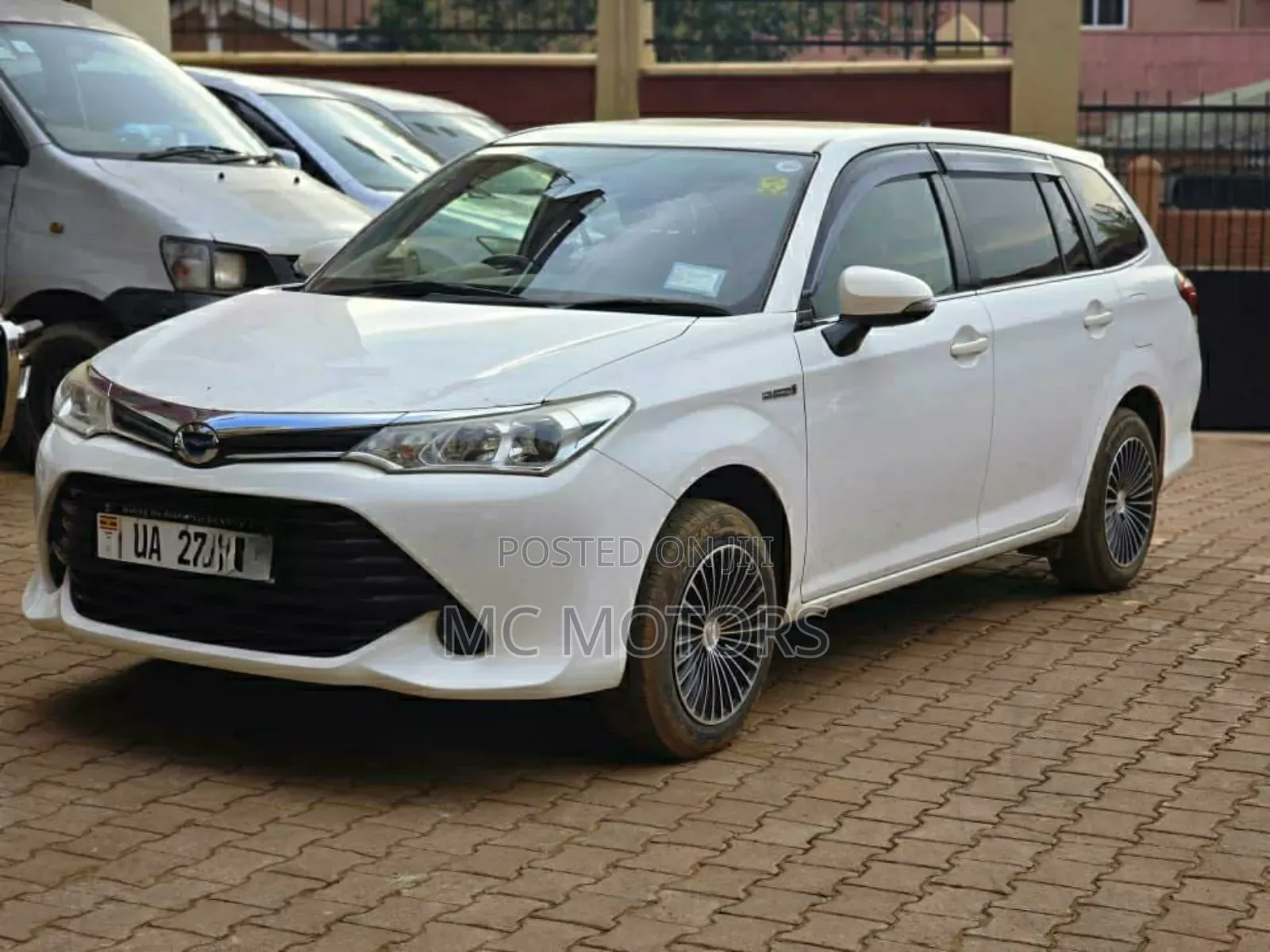 Toyota Corolla Fielder 1.5 Hybrid FWD 2015 White