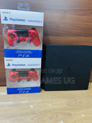 Ps4 Playstation in Great Condition-With Games and Controllers