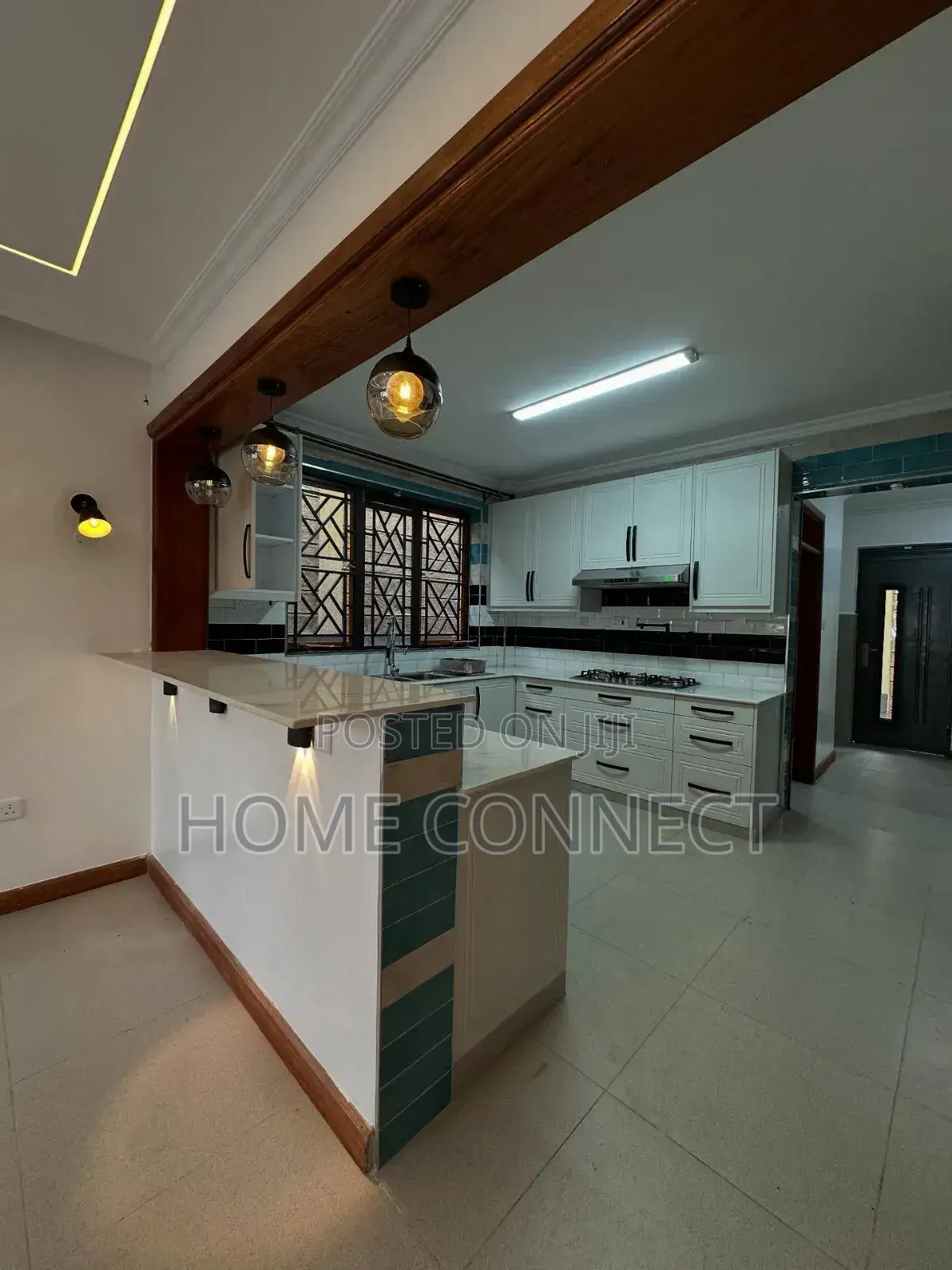 5bdrm Duplex in Munyonyo, Central Division for sale