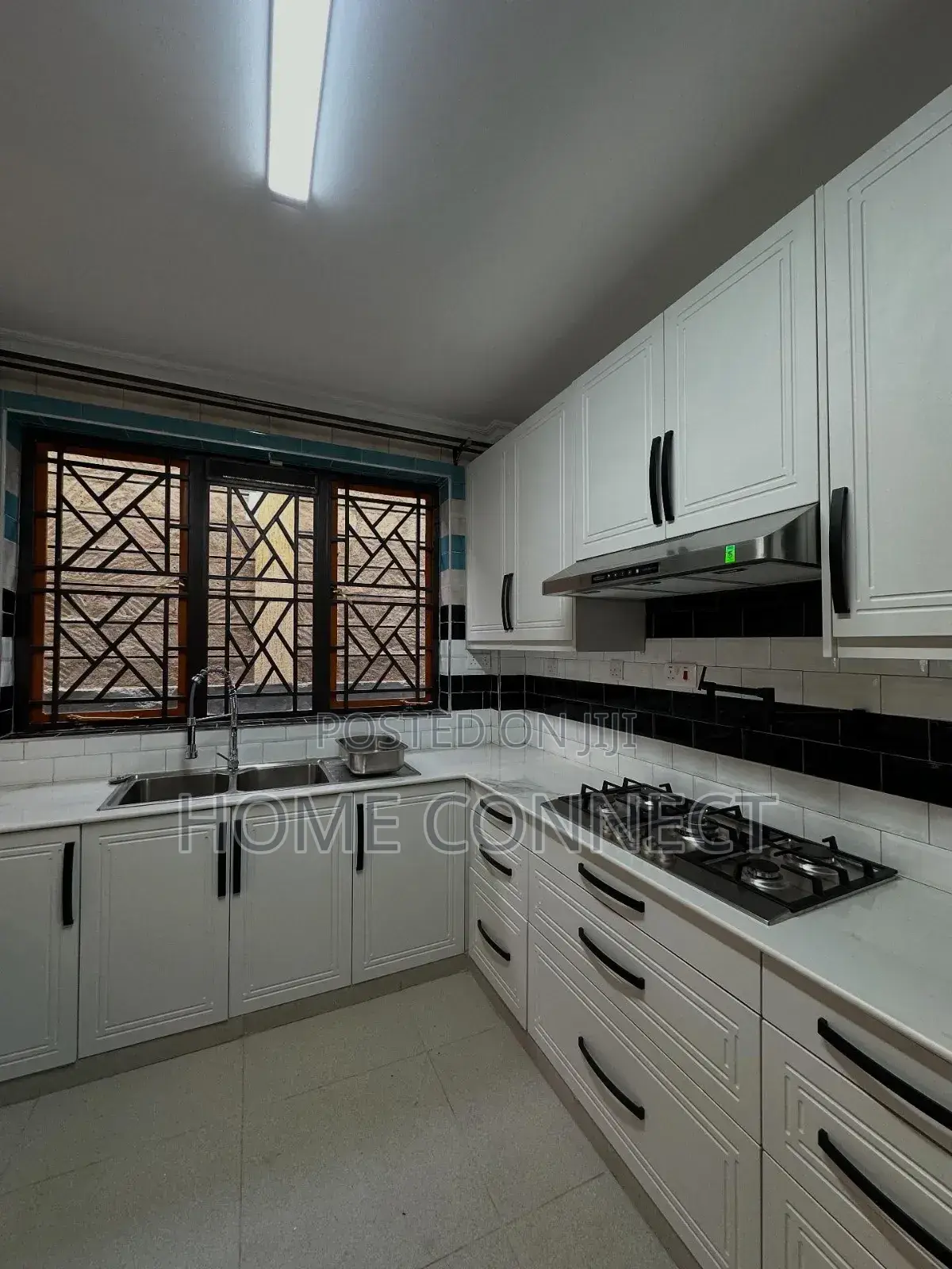 5bdrm Duplex in Munyonyo, Central Division for sale